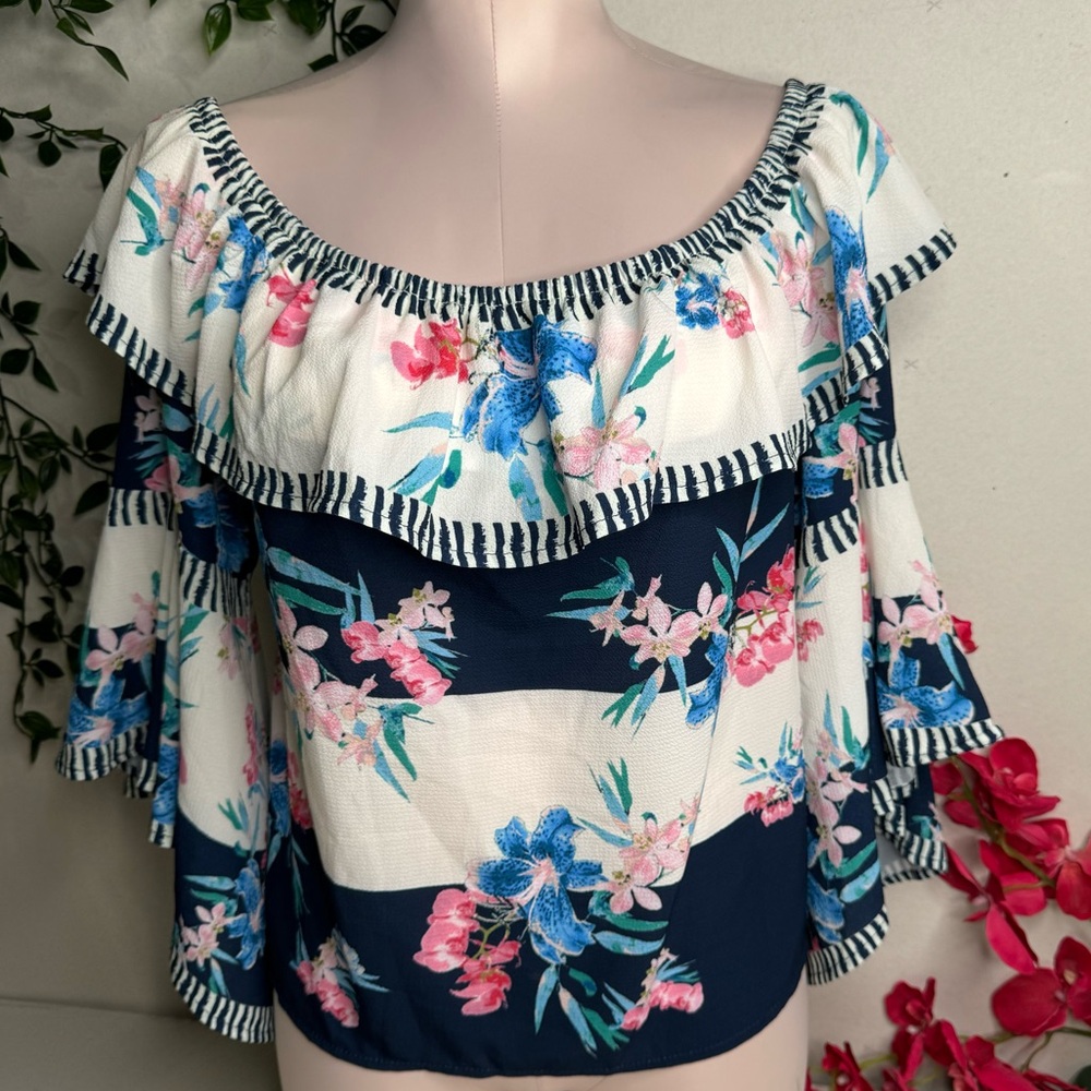 💙 Jealous Tomato 🍅 Floral Top 💙